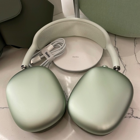 Apple Airpods Max BUNDLE (box, stand,smart case, travel case, headphones) - Picture 3 of 10